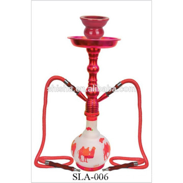 Cachimba shisha de la cachimba moderna hermosa con cachimba de dos mangueras